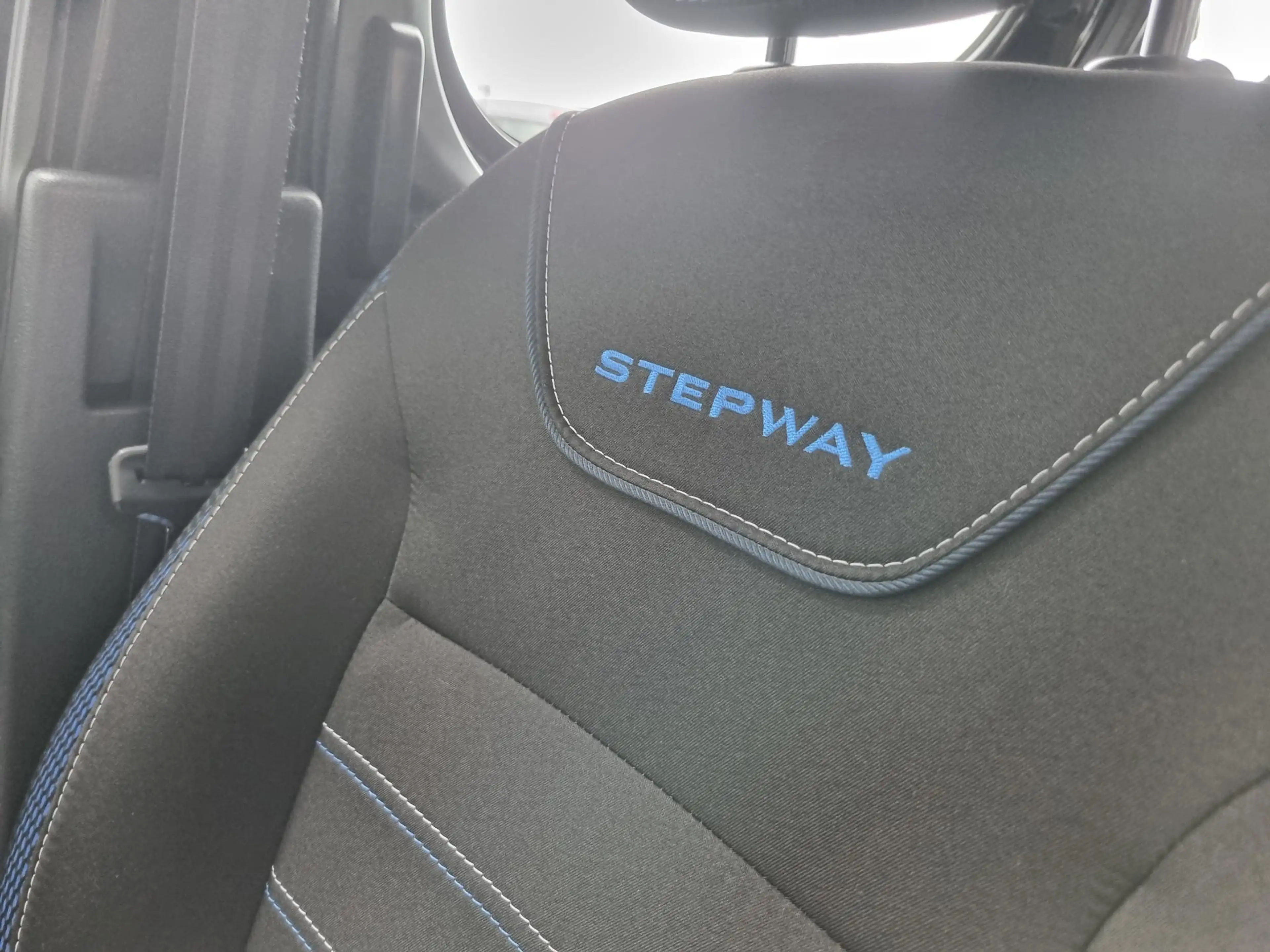 Dacia Dokker 1.3 TCe Stepway 130pk. NAVI / CRUISE / PDC / CAMER — photo 10