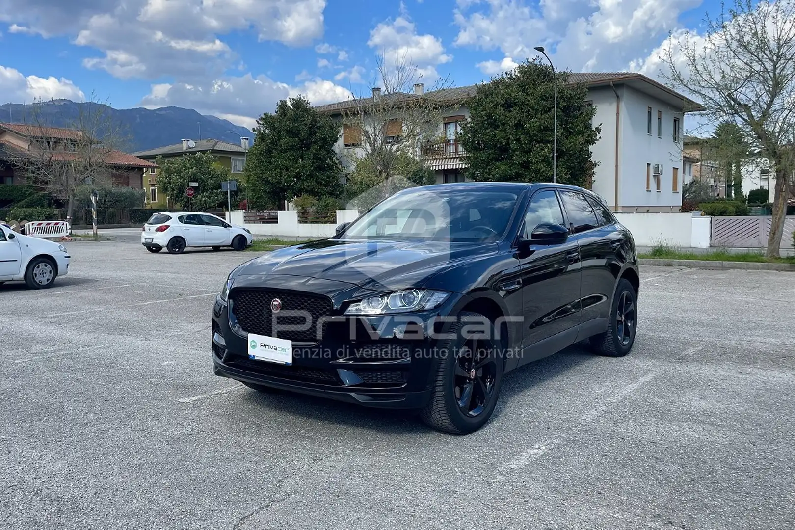 Jaguar F-Pace F-Pace 2.0 D 180 CV AWD aut. Pure crna - 1