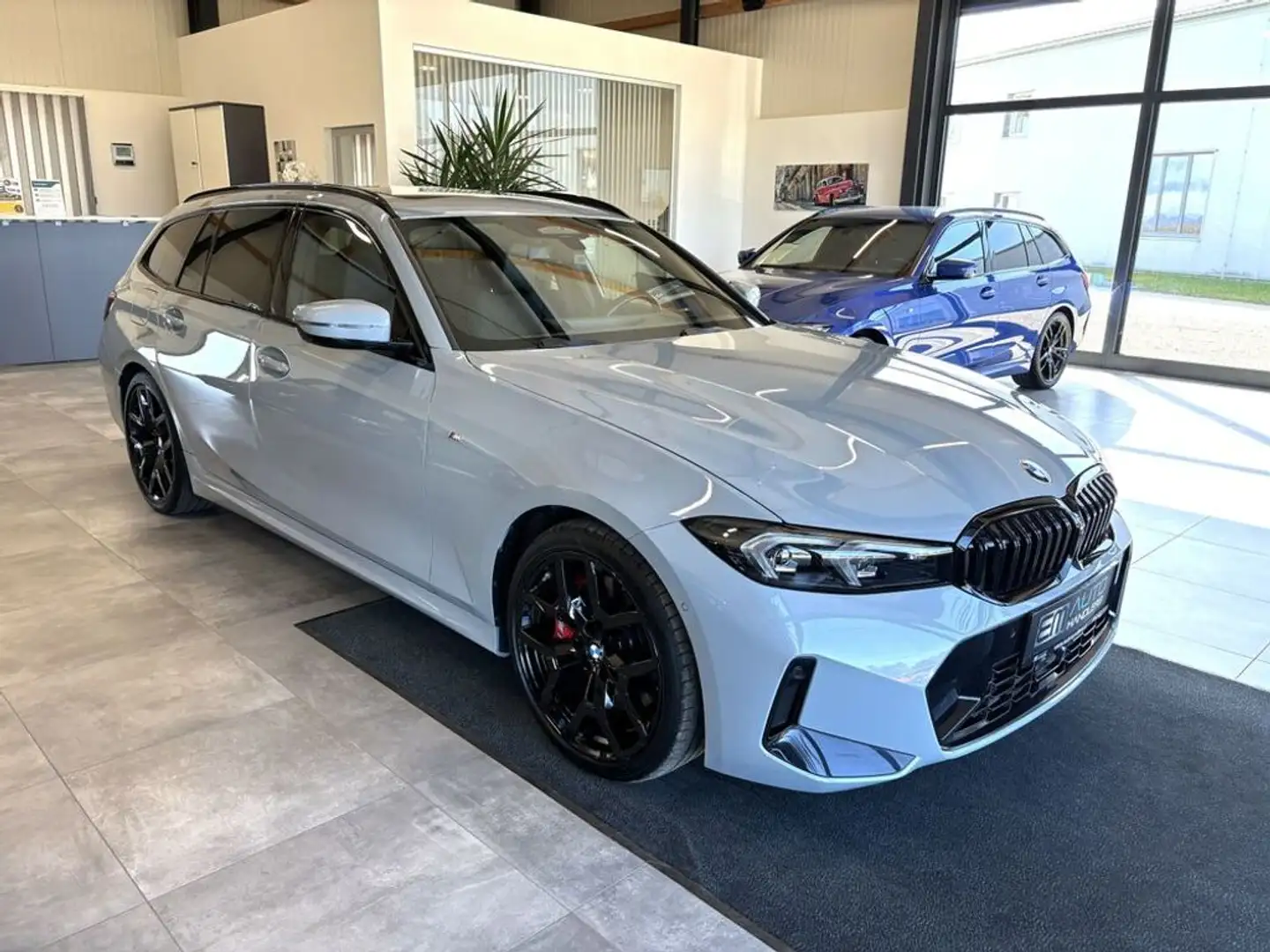 BMW 320 d Touring xDrive M-Sport *LED*PDC*NAV*STH*AHK* Grau - 1