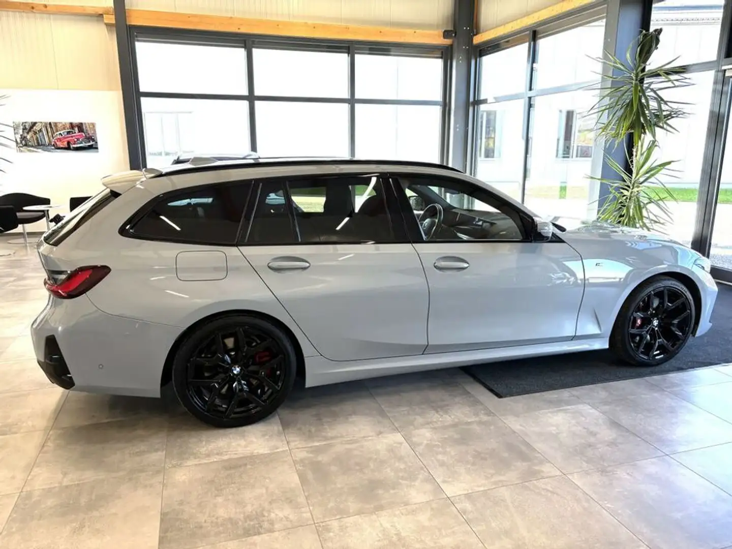 BMW 320 d Touring xDrive M-Sport *LED*PDC*NAV*STH*AHK* Grau - 2
