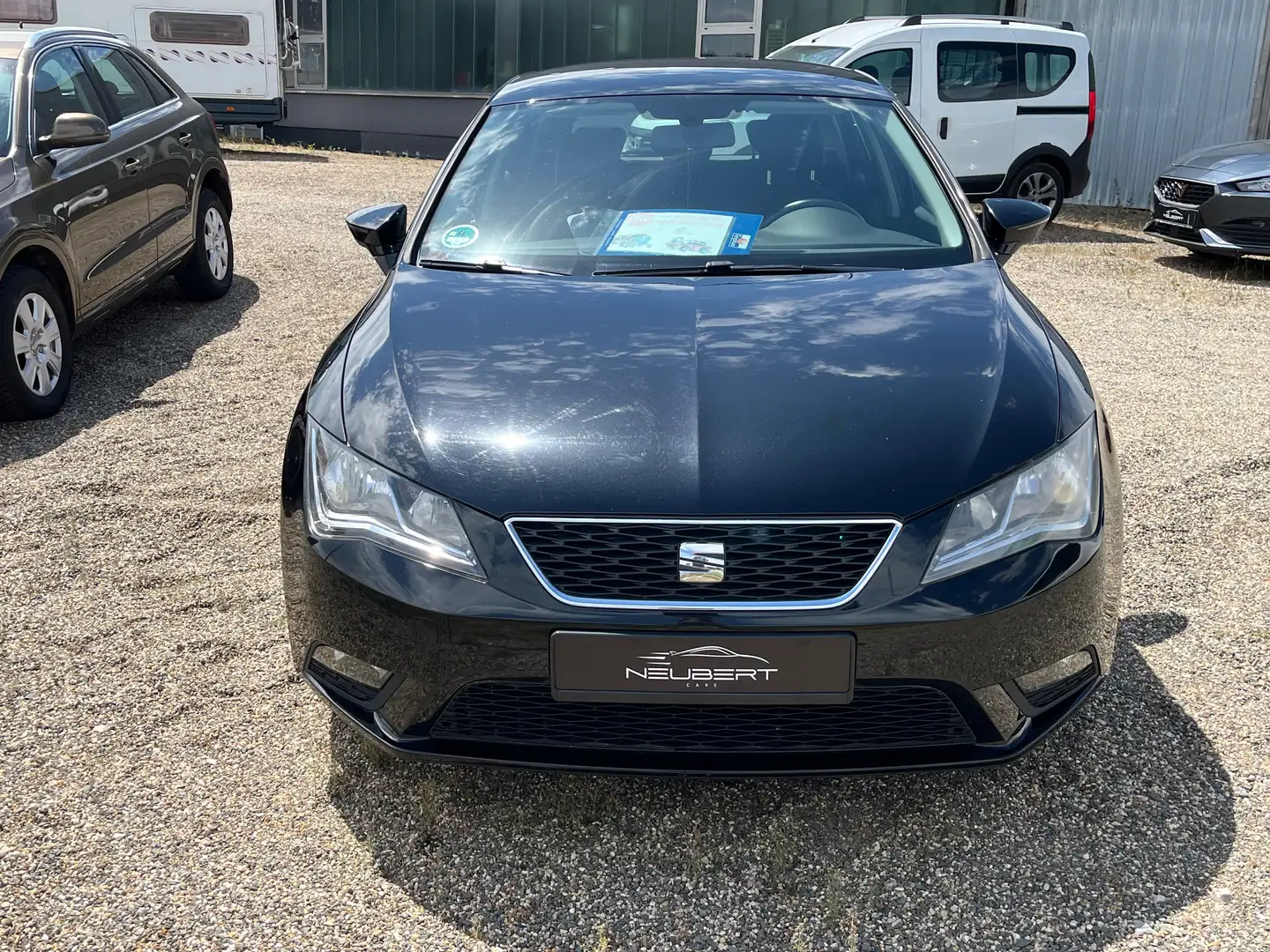 SEAT Leon 1.6 TDI DPF Start Schwarz - 2