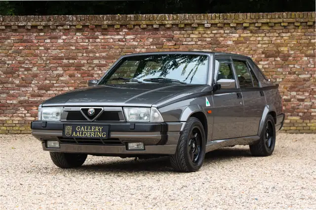 Alfa Romeo 75 3.0 V6 "Restored and rebuilt" Restored by an enthu