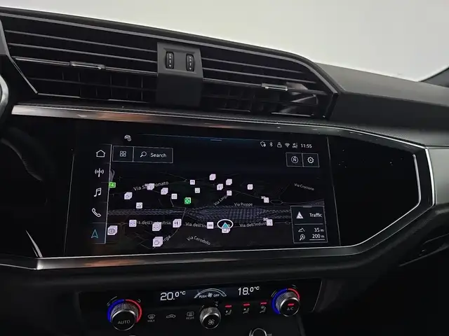 Audi Q3 view 13