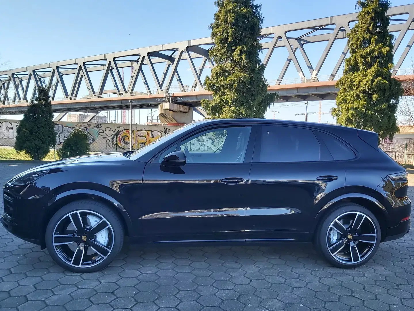 Porsche Cayenne Turbo*Clubleder*Hinterachslenkung*22Zoll*MatrixLED Schwarz - 1