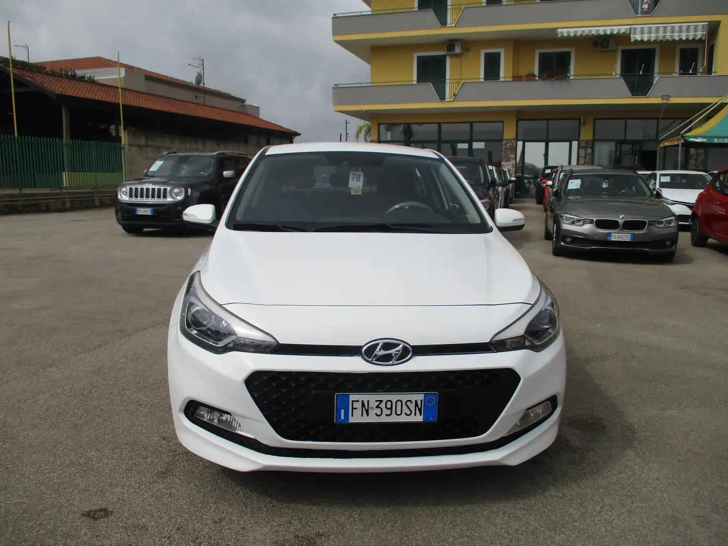 Hyundai i20 i20 II 1.2 84CV ECONEXT GPL DI SERIE CONFORT 5POR Weiß - 2