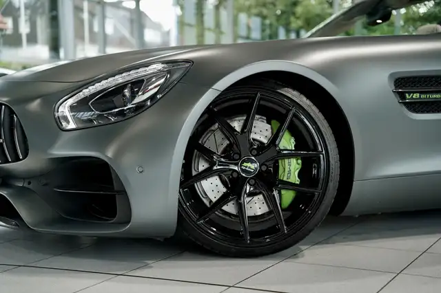 Mercedes-Benz Amg GT view 3