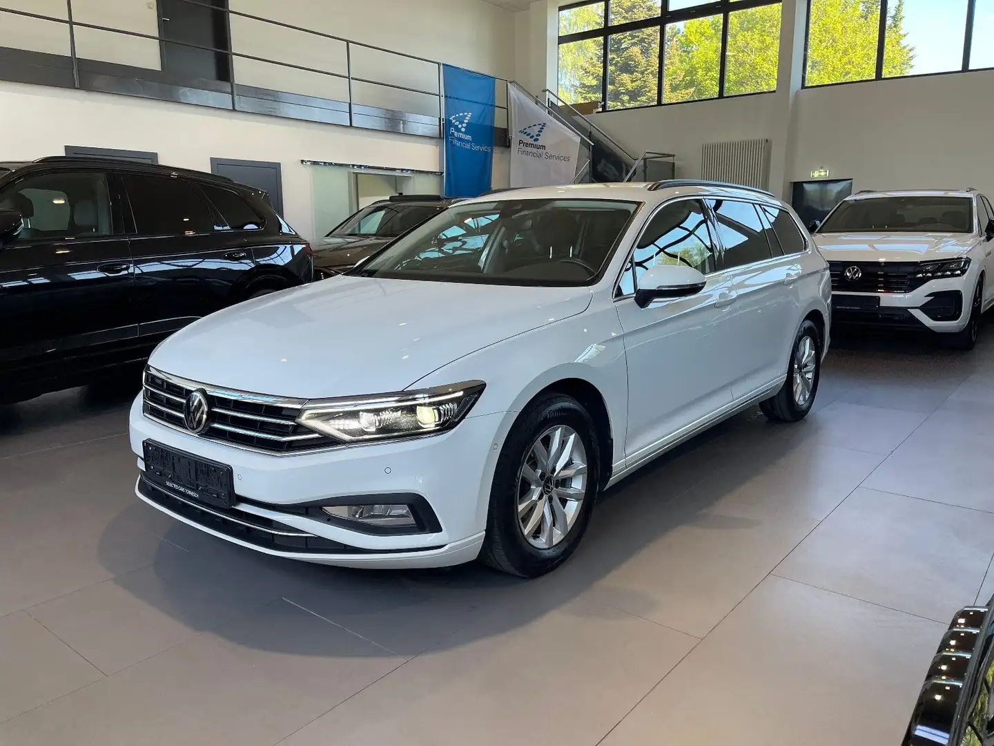 Volkswagen Passat Variant Passat Business 2.0 TDI DSG AID/STHZ/MATRIX/360° Blanc - 1