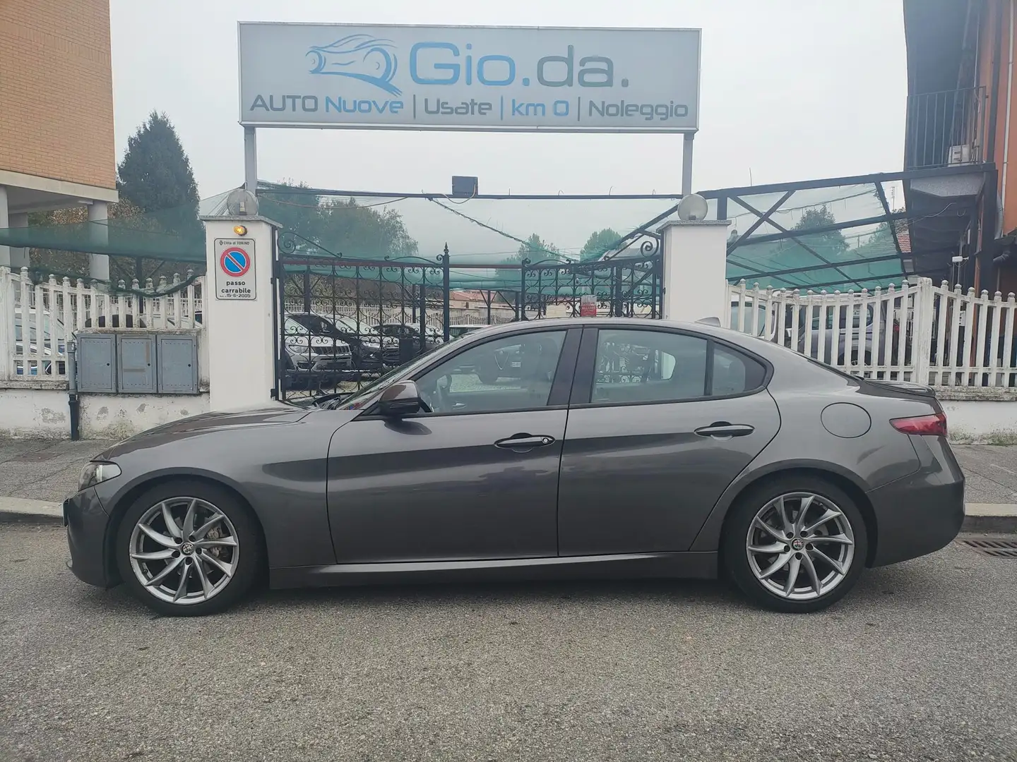 Alfa Romeo Giulia ALFA ROMEO GIULIA 2.2 180CV KM 189000- 2017 Gris - 2