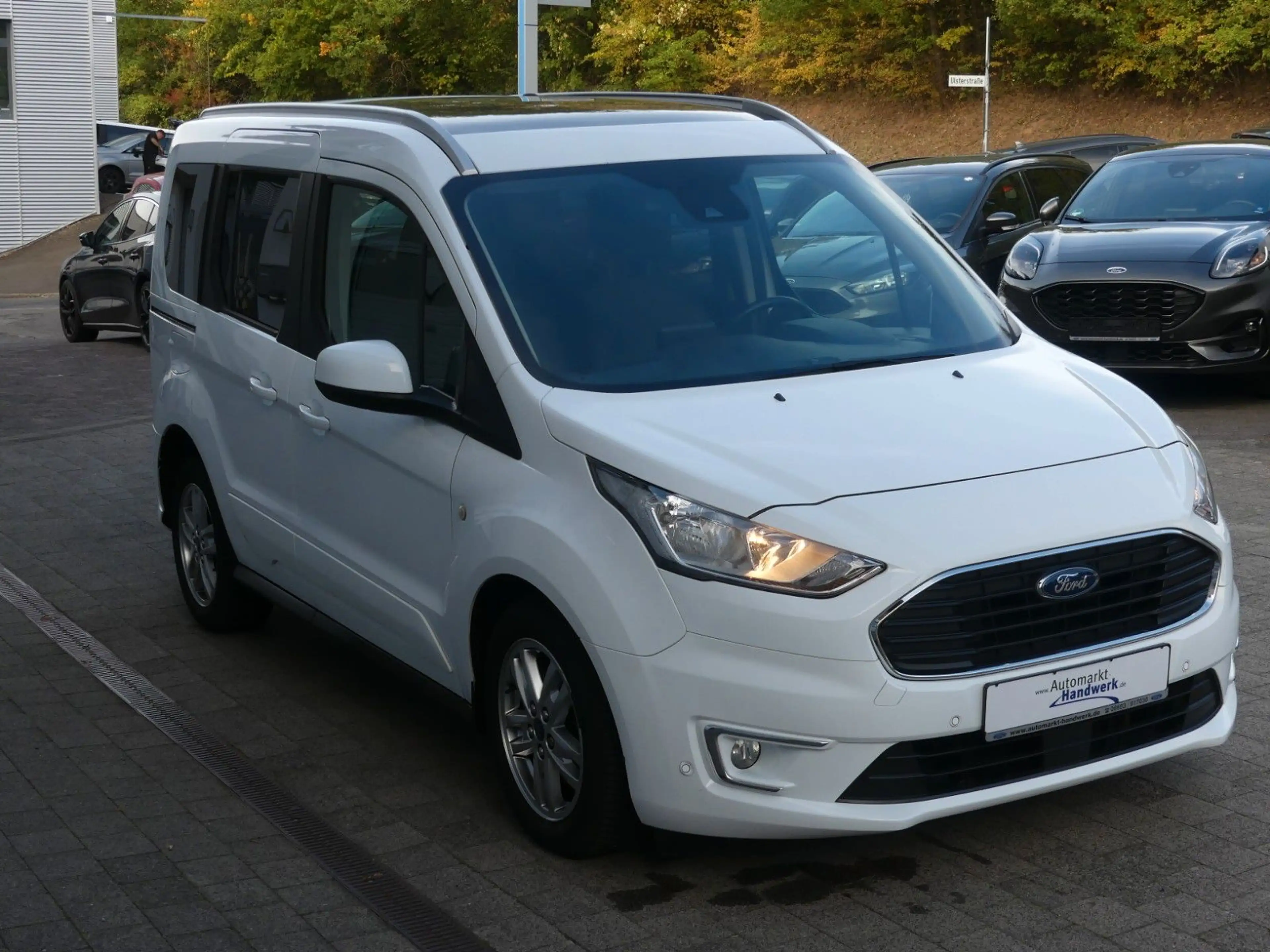 Ford Tourneo Connect Titanium — photo 3