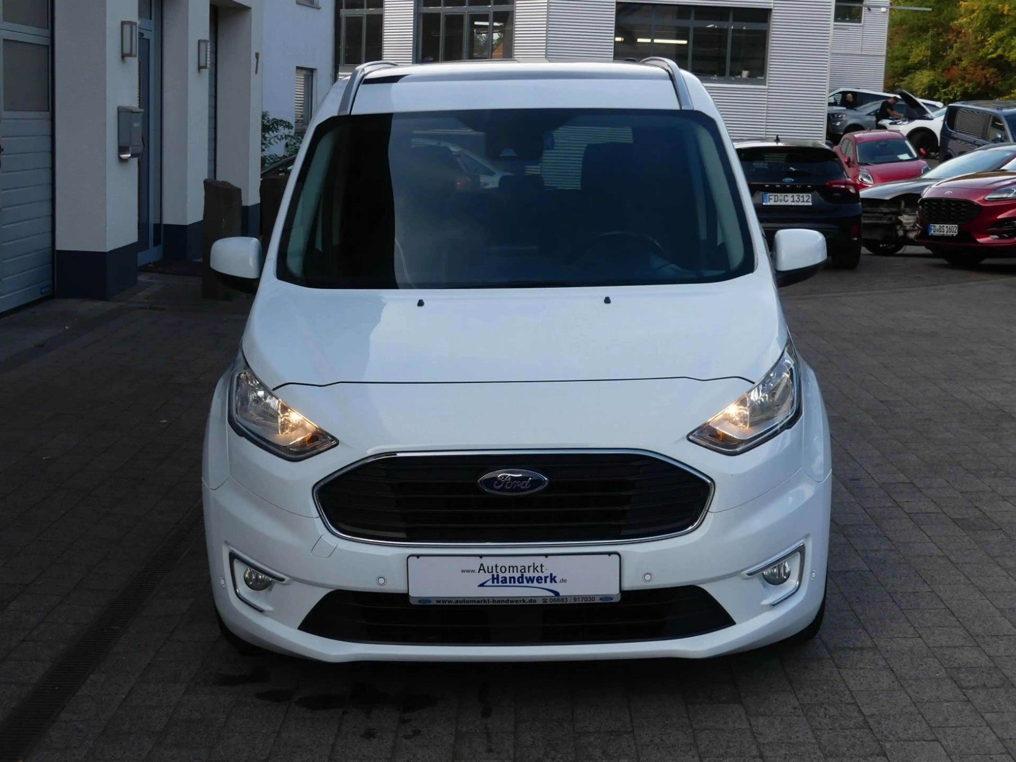 Ford Tourneo Connect Titanium — photo 2