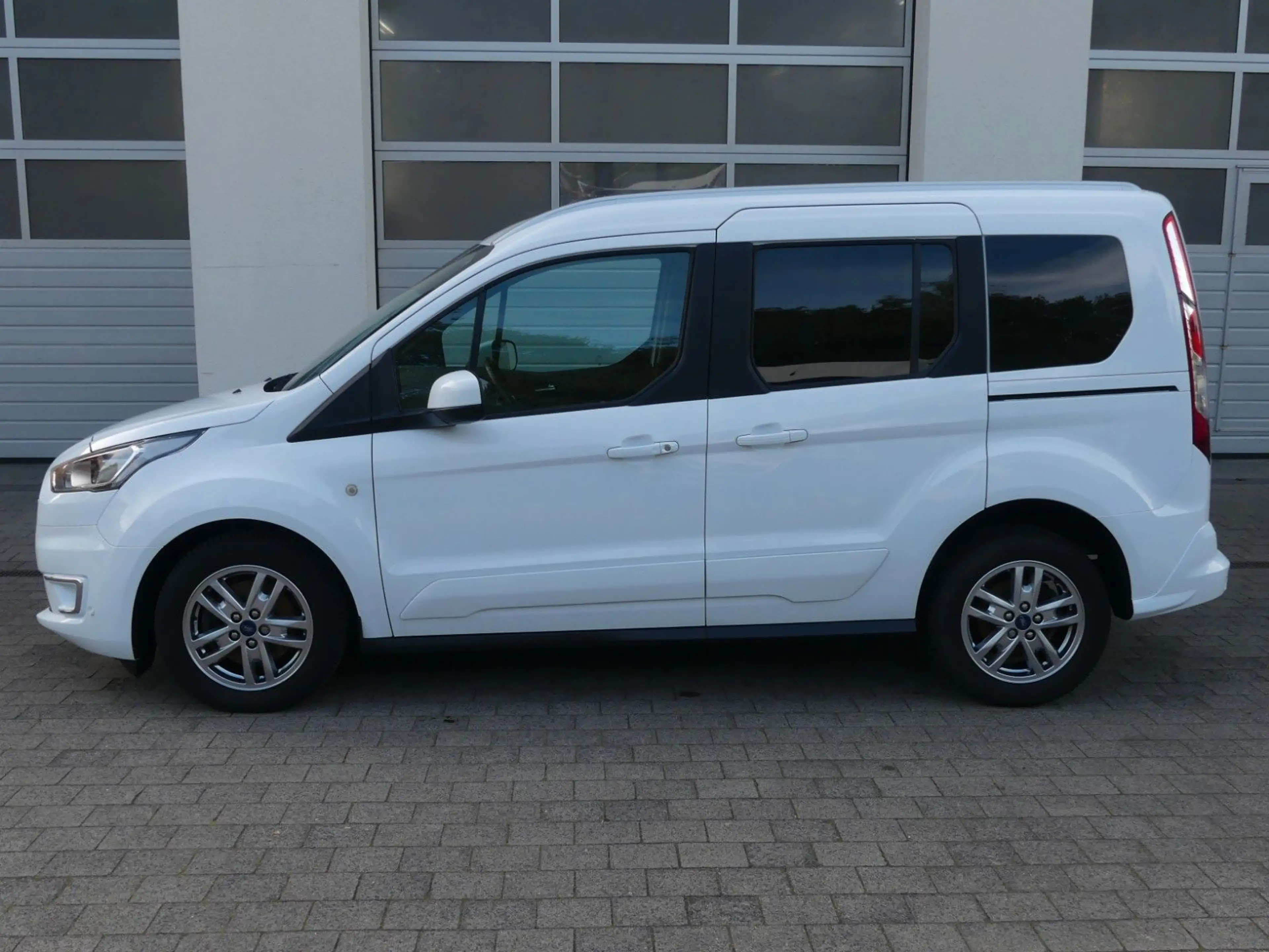 Ford Tourneo Connect Titanium — photo 7
