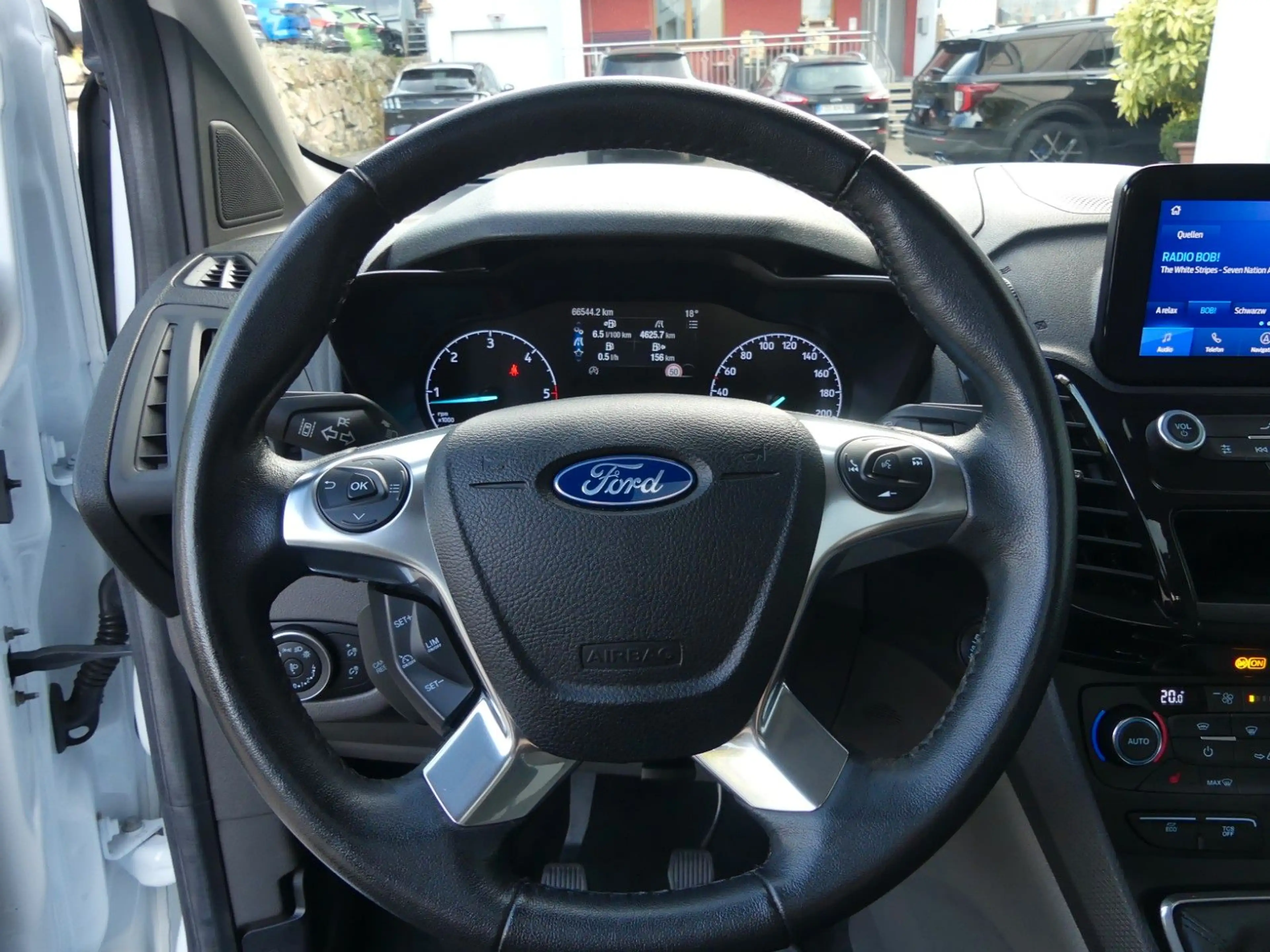 Ford Tourneo Connect Titanium — photo 12