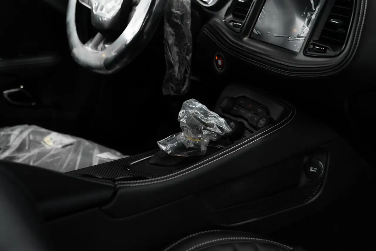 Dodge Challenger 2023 — фото 12