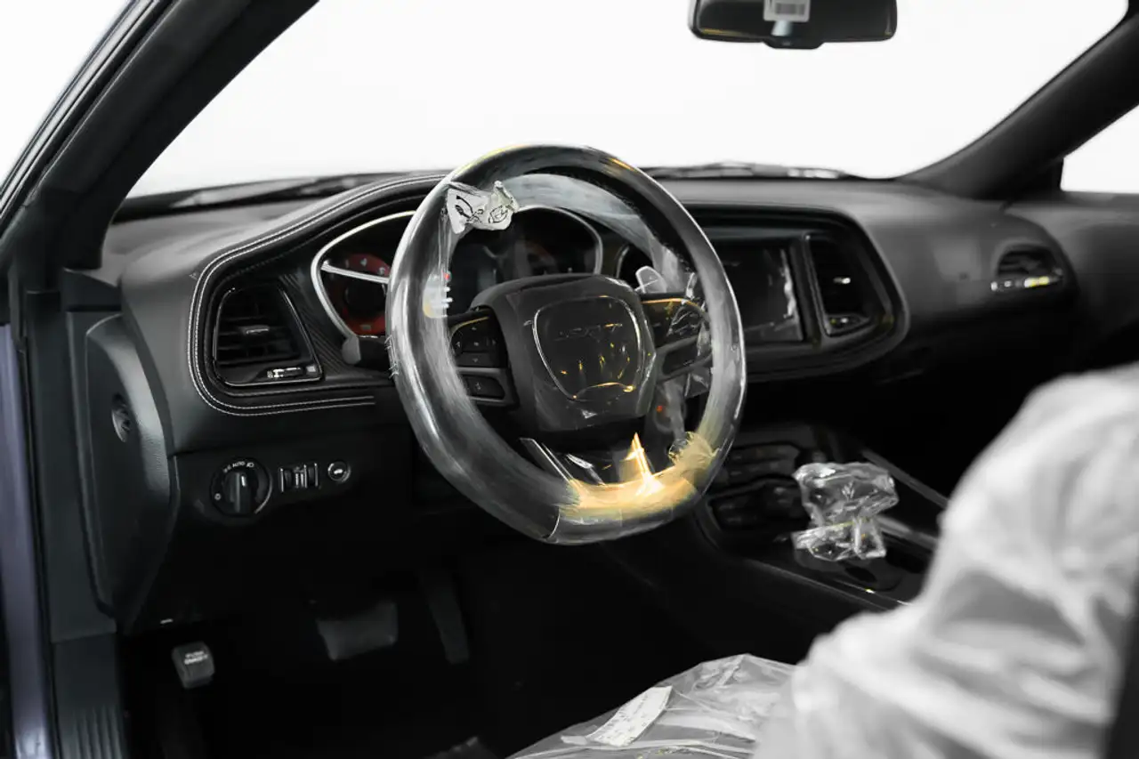 Dodge Challenger 2023 — фото 10
