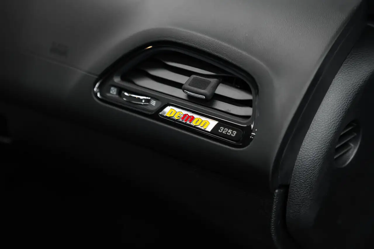 Dodge Challenger 2023 — фото 14