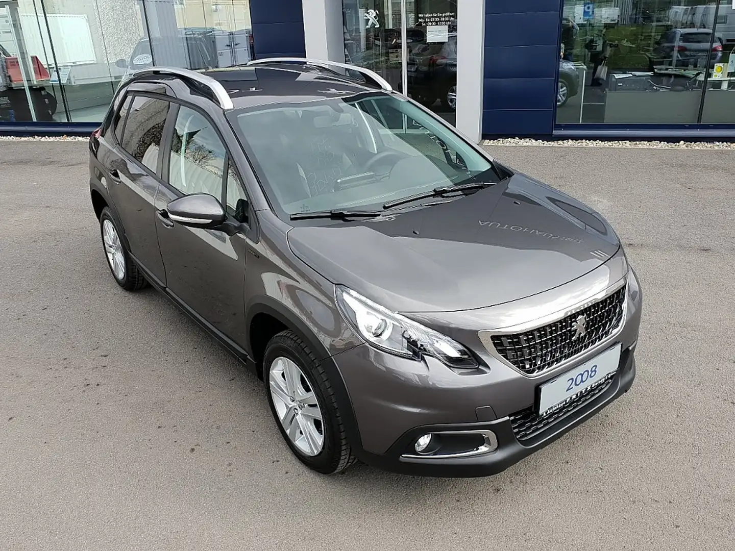 Peugeot 2008 1,2 PureTech 82 Signature S&S Grau - 1