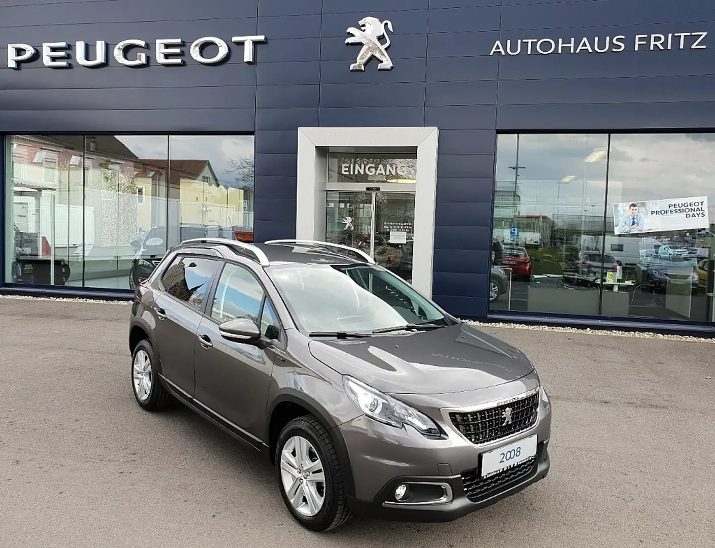 Peugeot 2008 1,2 PureTech 82 Signature S&S Grau - 2