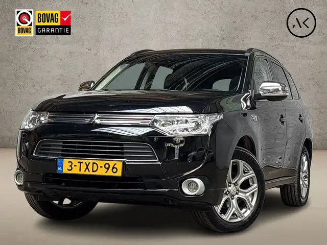 Mitsubishi Outlander 2.0 PHEV Deluxe 203Pk Automaat (SCHUIFDAK, NAVIGAT