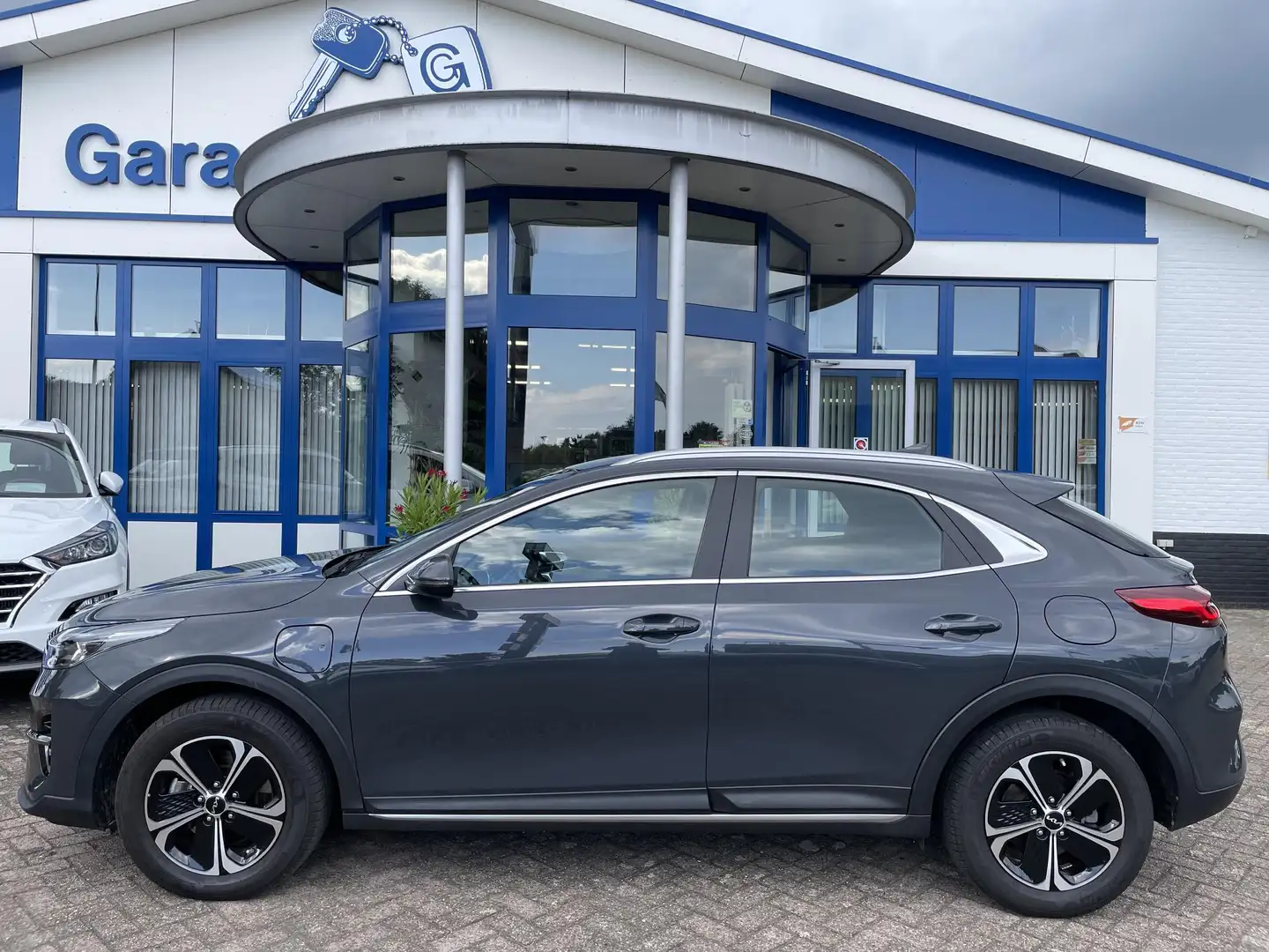 Kia XCeed 1.6 GDi PHEV DynamicLine | Dealer onderhouden, 1e Grijs - 2