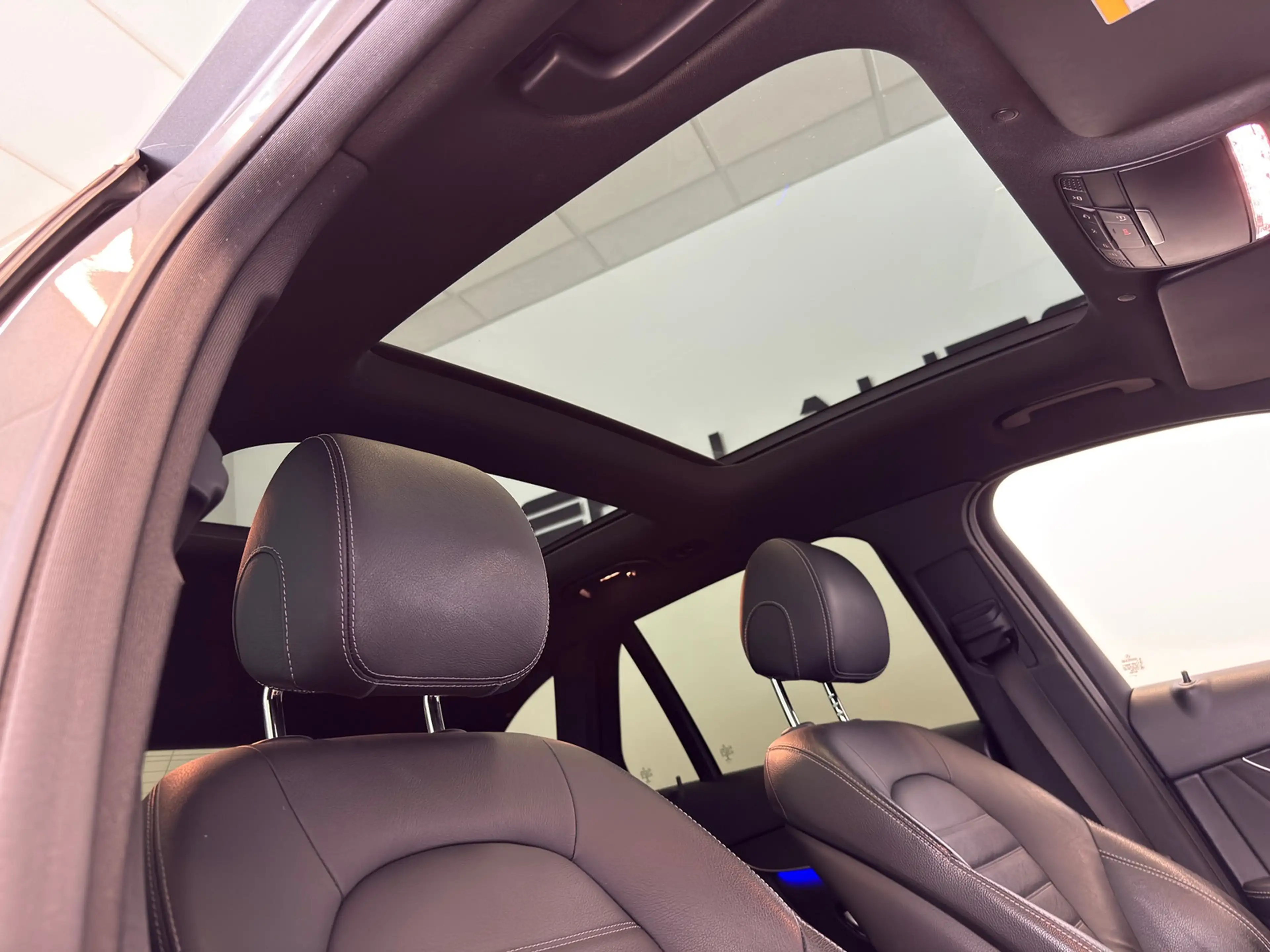 Mercedes-Benz GLC 400 d 4M AMG-Line AHK Distronic Panorama — photo 11