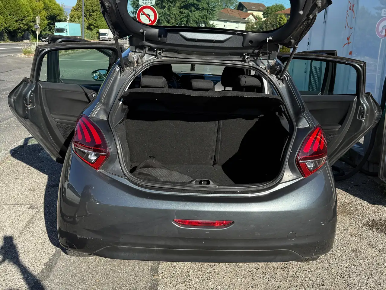 Peugeot 208 208 — photo 2