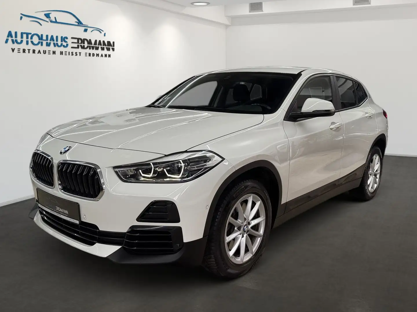BMW X2 sDrive 20 i Advantage*Aut*Navi*R-Kam*LED*Allw Weiß - 1