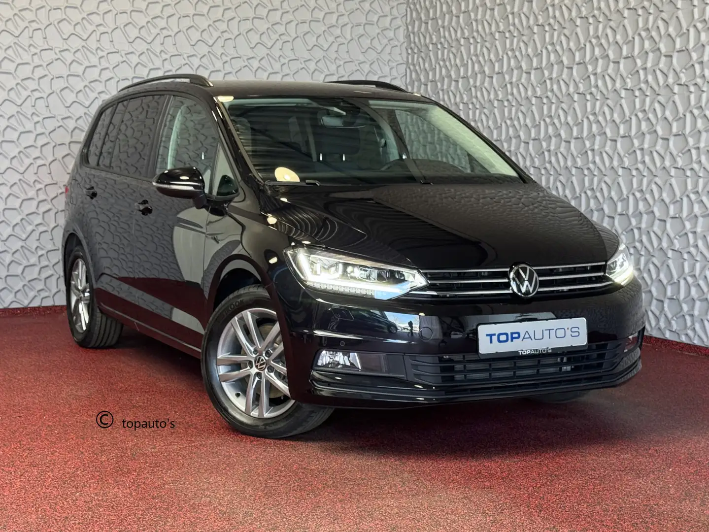 Volkswagen Touran 1.5 TSI 150PK 7P CARPLAY NAVI CAMERA LED ELEK.KLEP Zwart - 1