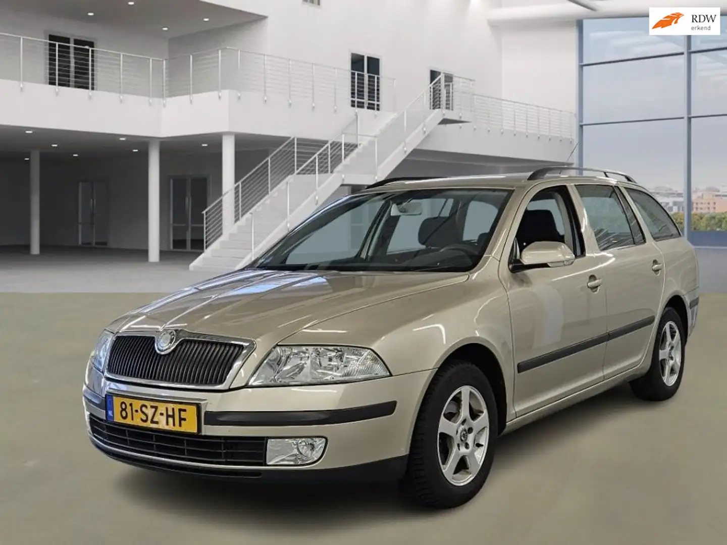 Skoda Octavia Combi 1.6 Ambiente LPG AIRCO TREKHAAK 2 X SLEUTELS Beige - 1