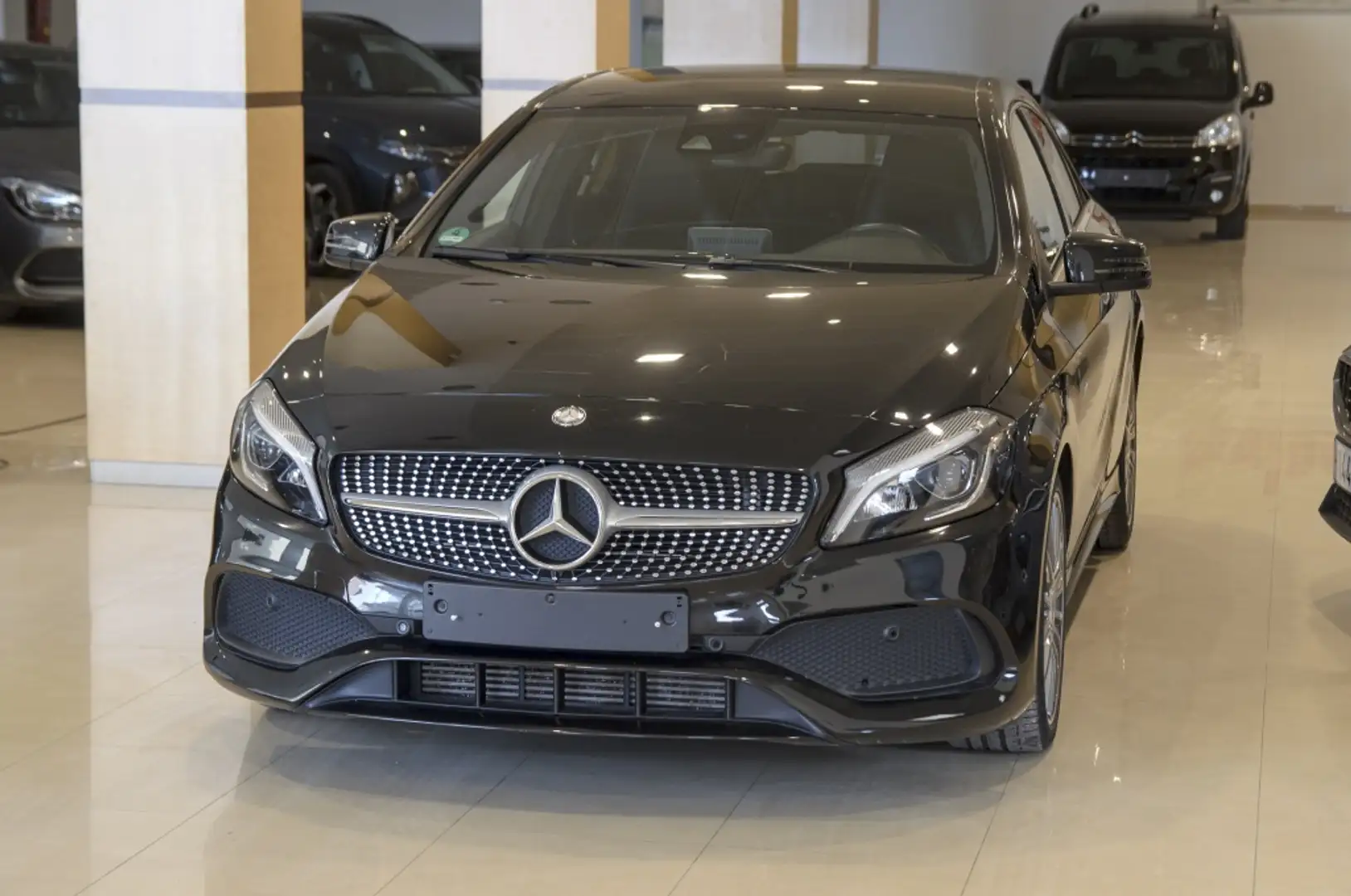 Mercedes-Benz A 200 200CDI BE AMG Line 7G-DCT Schwarz - 1
