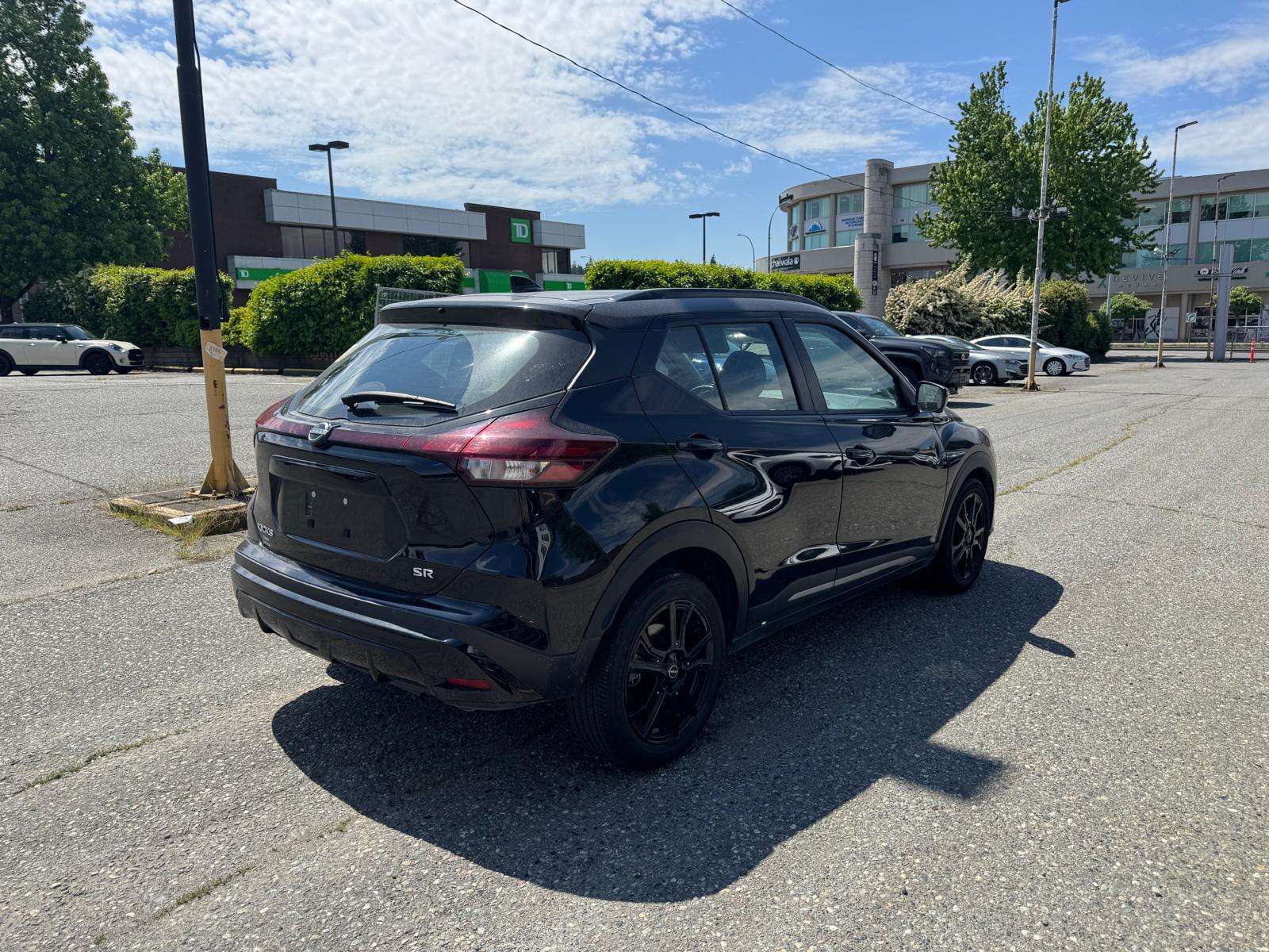 2023 Nissan Kicks — view 5