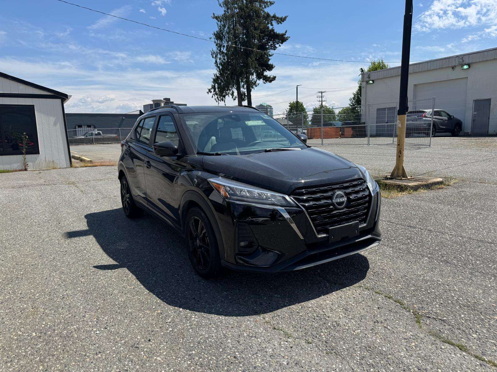 2023 Nissan Kicks — view 3