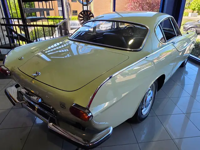 Volvo P1800 s