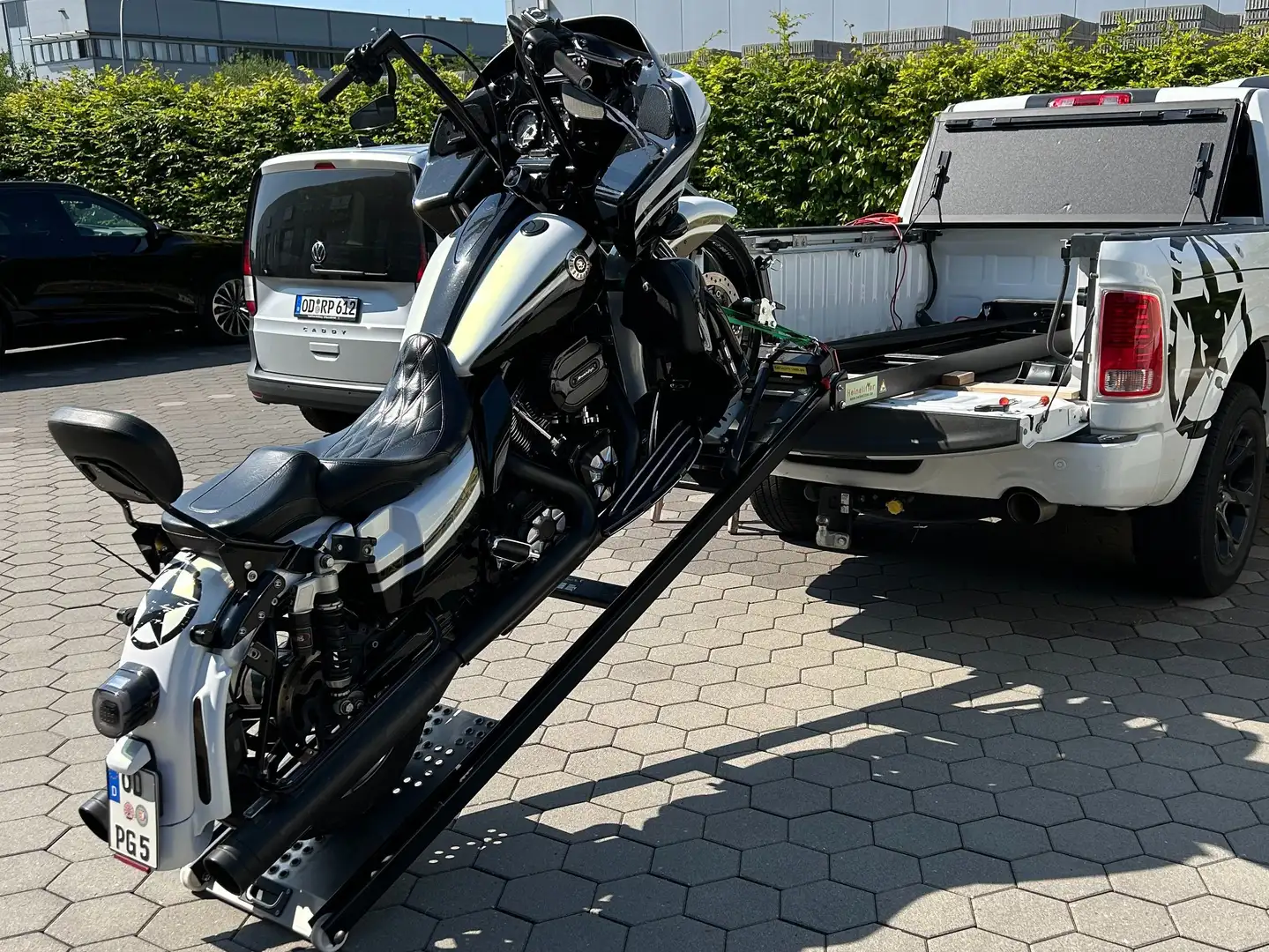 Harley-Davidson Road Glide CVO Blanco - 1