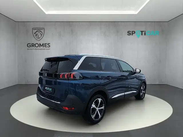 Peugeot 5008 view 3