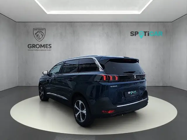 Peugeot 5008 view 5