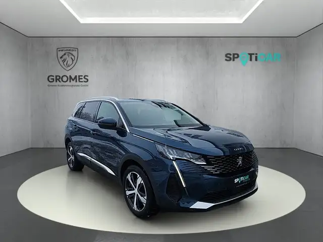 Peugeot 5008 main image