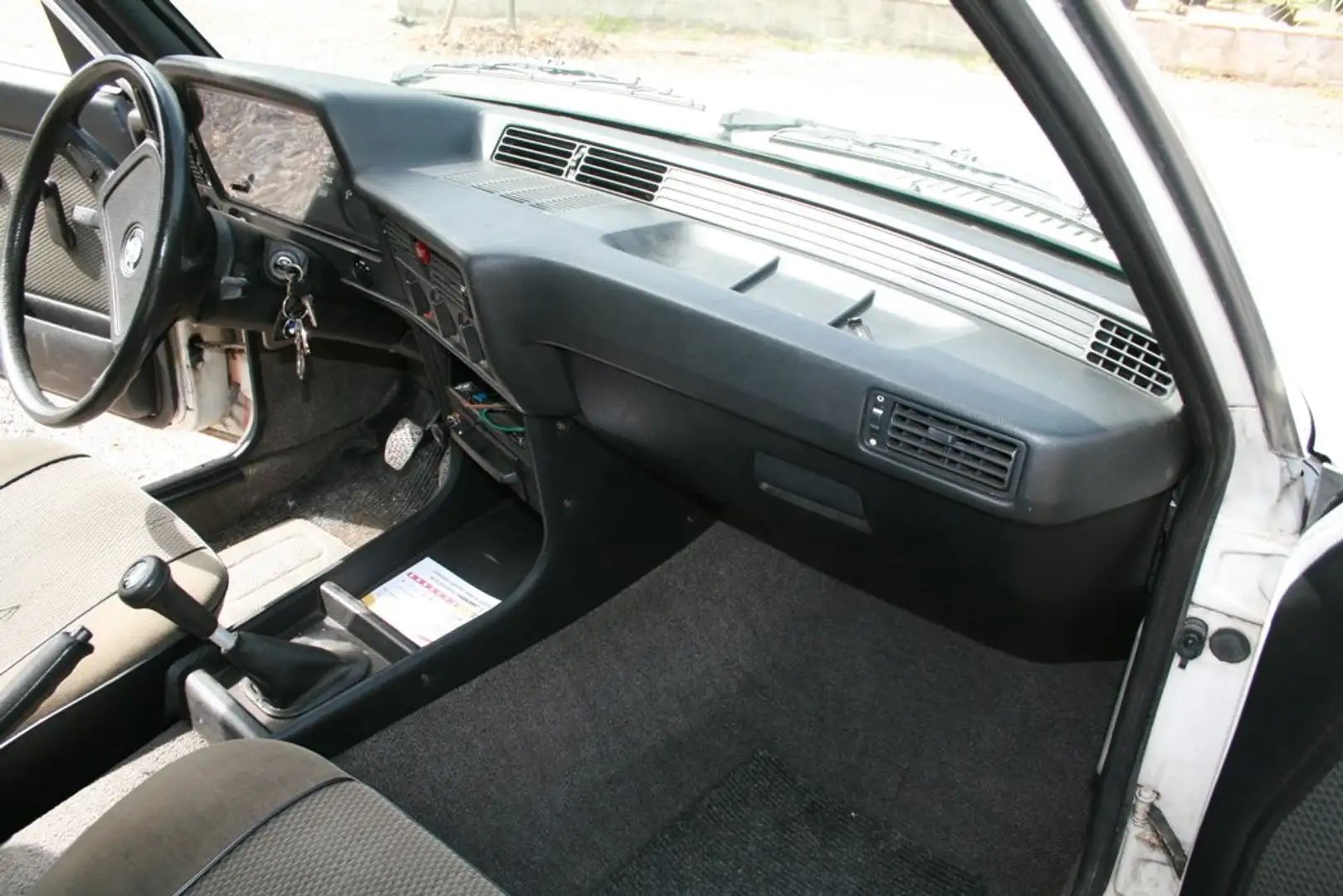 BMW 320 BMW - 320 - 1982-105 Ch Blanc - 2