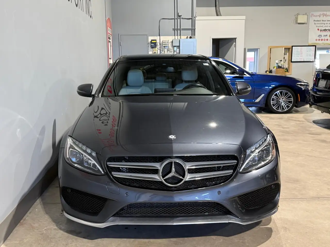 Mercedes-Benz C-Class снимка Mercedes-Benz C-Class