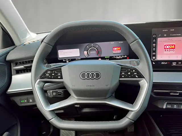 Audi Q3 view 9