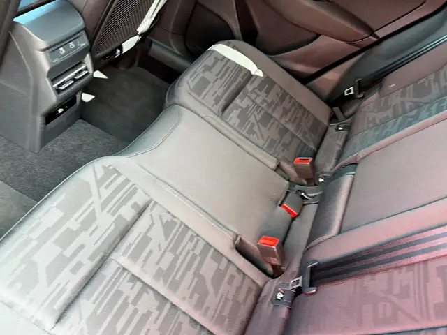 Audi Q3 view 11