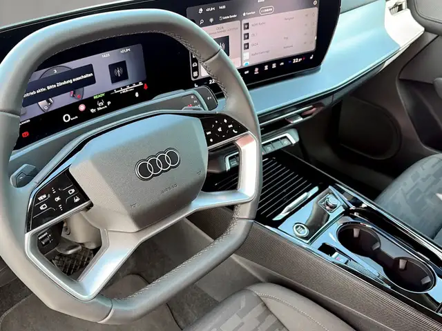 Audi Q3 view 7