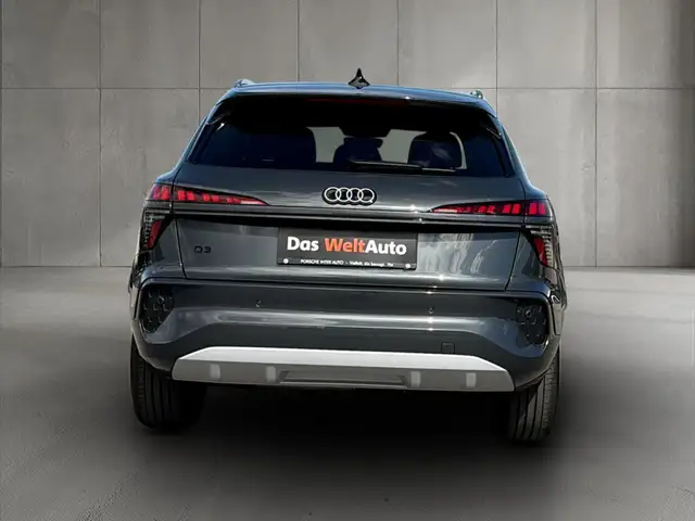 Audi Q3 view 5