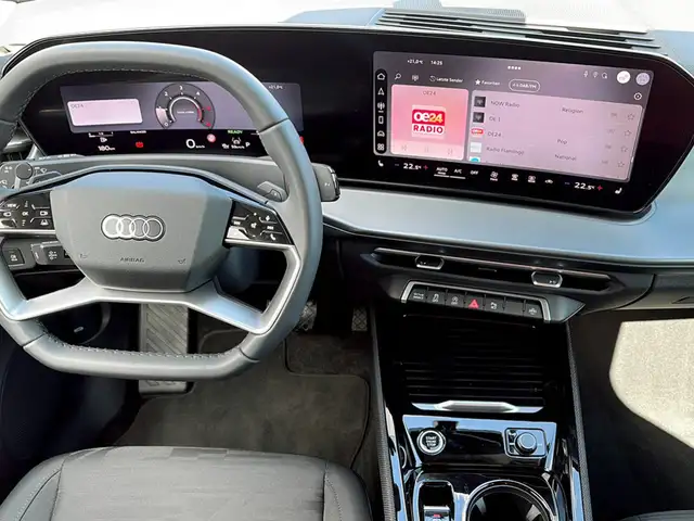 Audi Q3 view 12