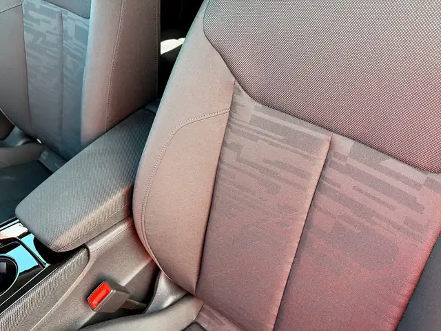 Audi Q3 view 8