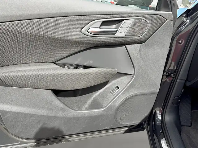 Audi Q3 view 15