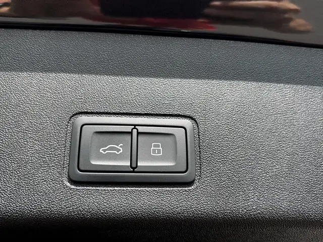 Audi Q3 view 14