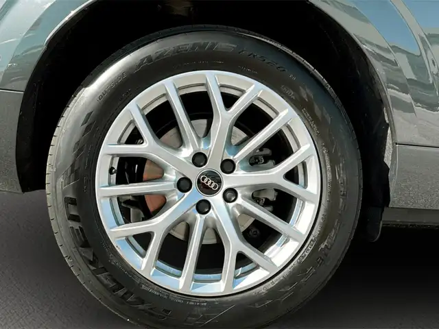 Audi Q3 view 6