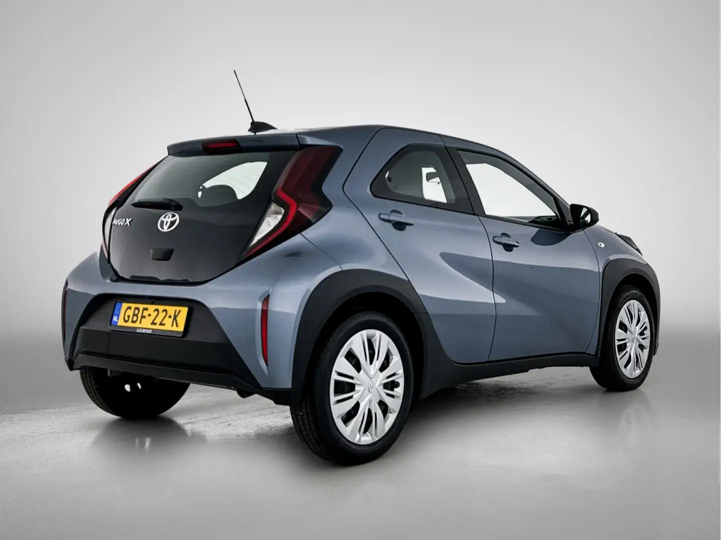 Toyota Aygo X 1.0 VVT-i MT Play | Metallic lak | Apple Carplay | Grijs - 2