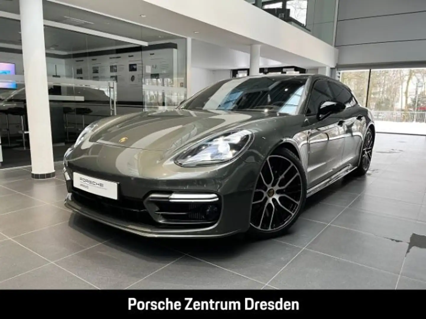 Porsche Panamera Turbo S Sport Turismo Grün - 1