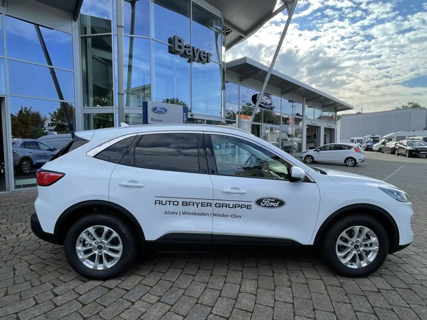Ford Kuga 1.5 EcoBoost TITANIUM Wit - 2